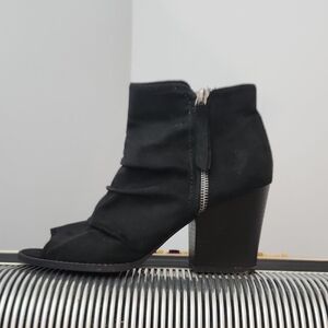 CUTE RAMPAGE BLACK FABRIC OPEN TOED CHUNK HEEL BOOTIES SZ 8